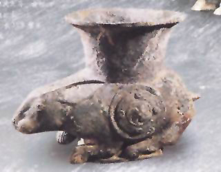图片：青铜兔尊