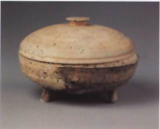 图片：陶三足器