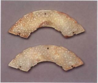 图片：龙形玉饰